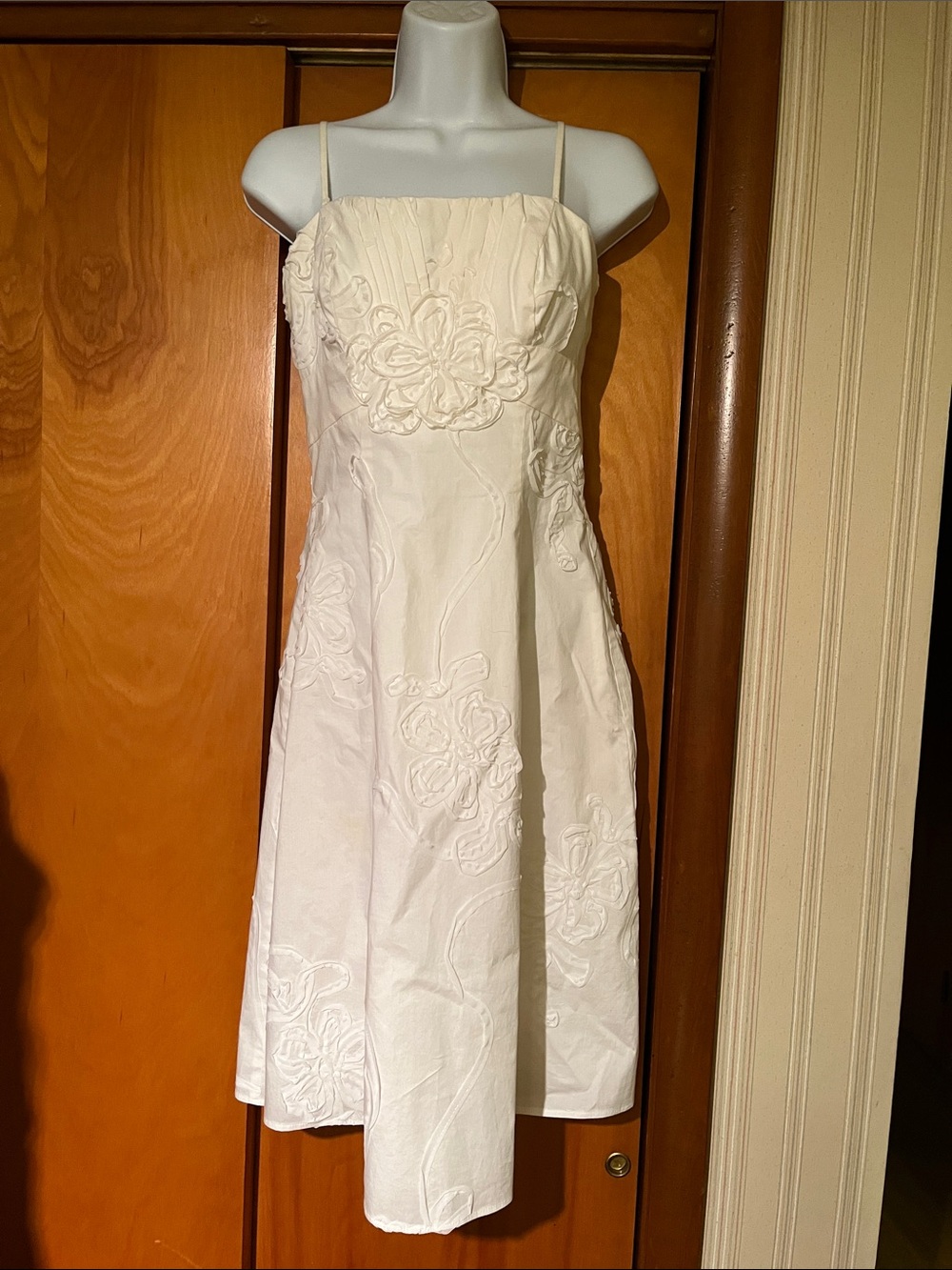 White House Black Market Ivory Embroidered Midi Dress size 0, Nice!